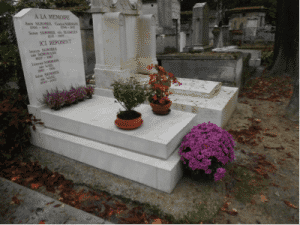 Entretien tombe Paris Pere Lachaise