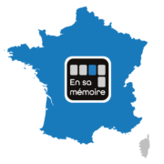 Carte de la France en bleu avec le logo "En sa mémoire" au centre, symbole de mémoire et services funéraires. meilleur prix entretien tombe intégré.