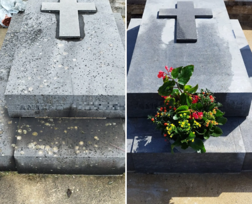 Légende: tombe de cimetière en granit avec croix gravée, avant et après nettoyage. À gauche, surface tachée et lichens; à droite, façade nettoyée avec fleurs décoratives posées à la base.