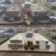 Deux tombes rénovées dans un cimetière, plateforme recouverte de pierre beige, pot de fleurs colorées et plaques decoratives